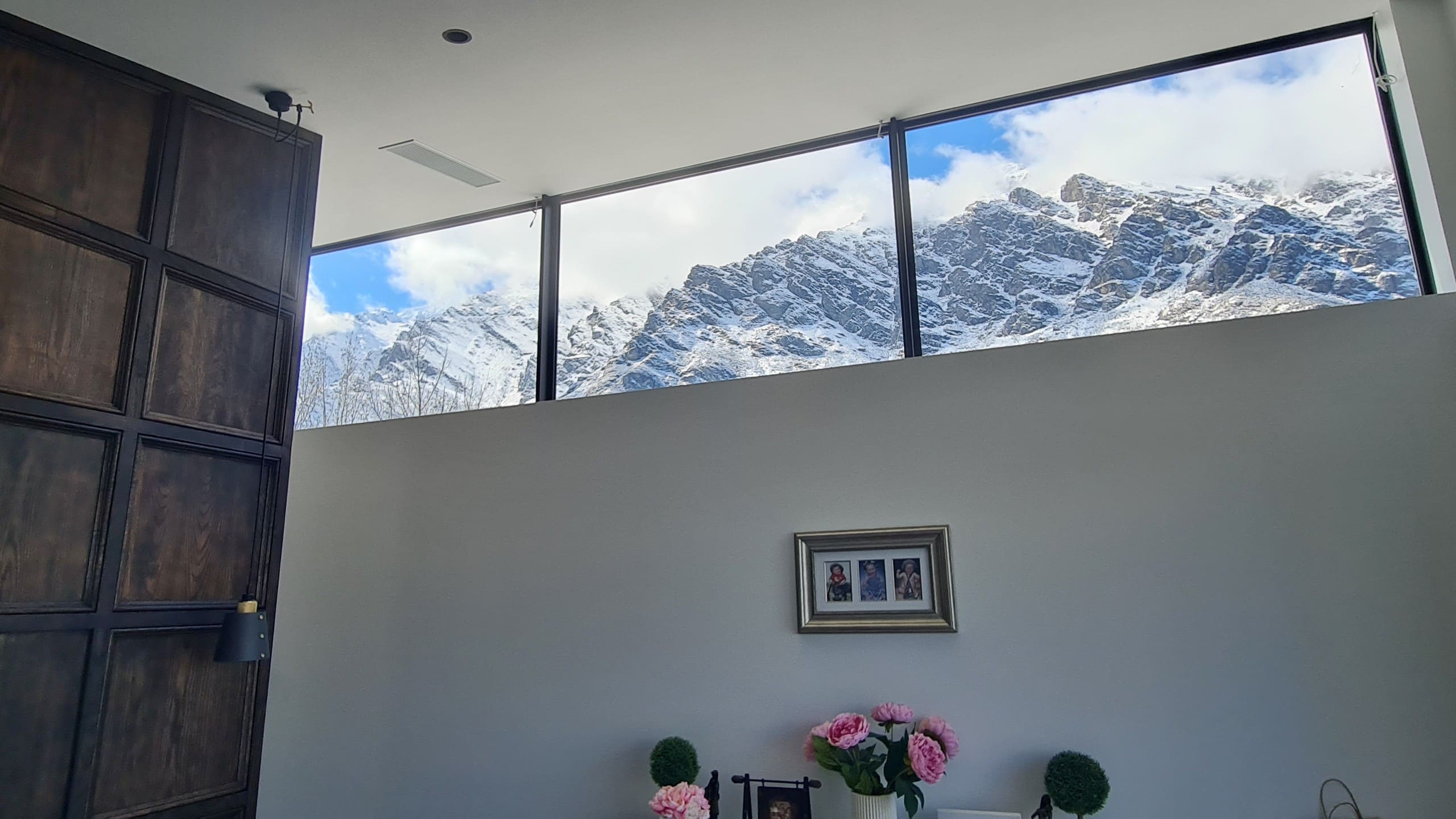 Master bedroom with a high window framing the range
